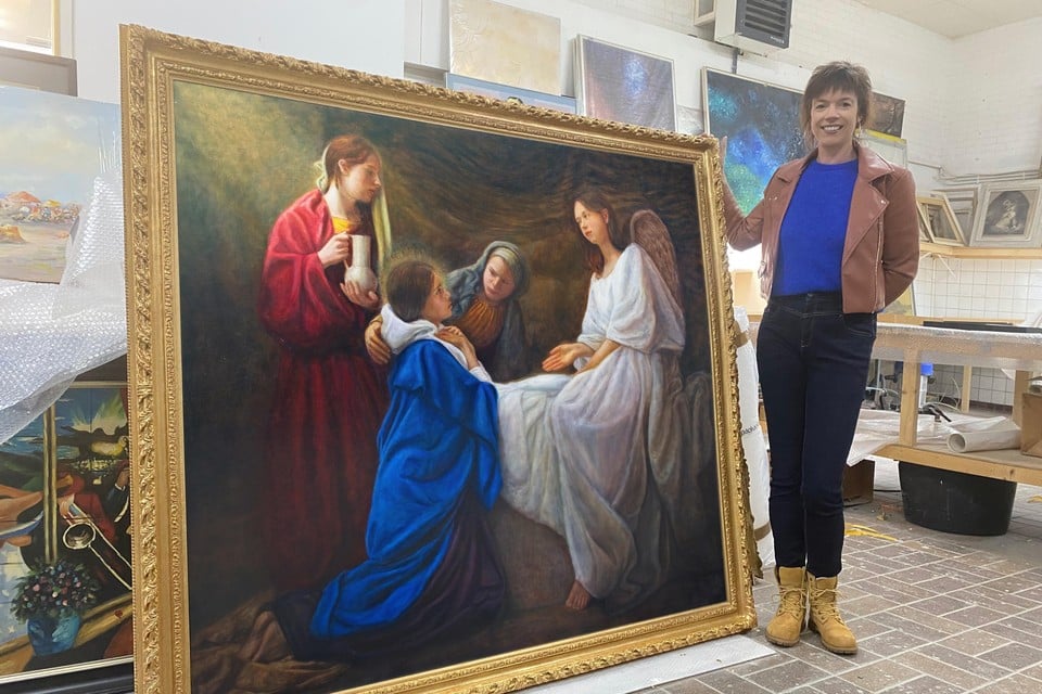 Yvonne Heemskerk met het winnende schilderij.