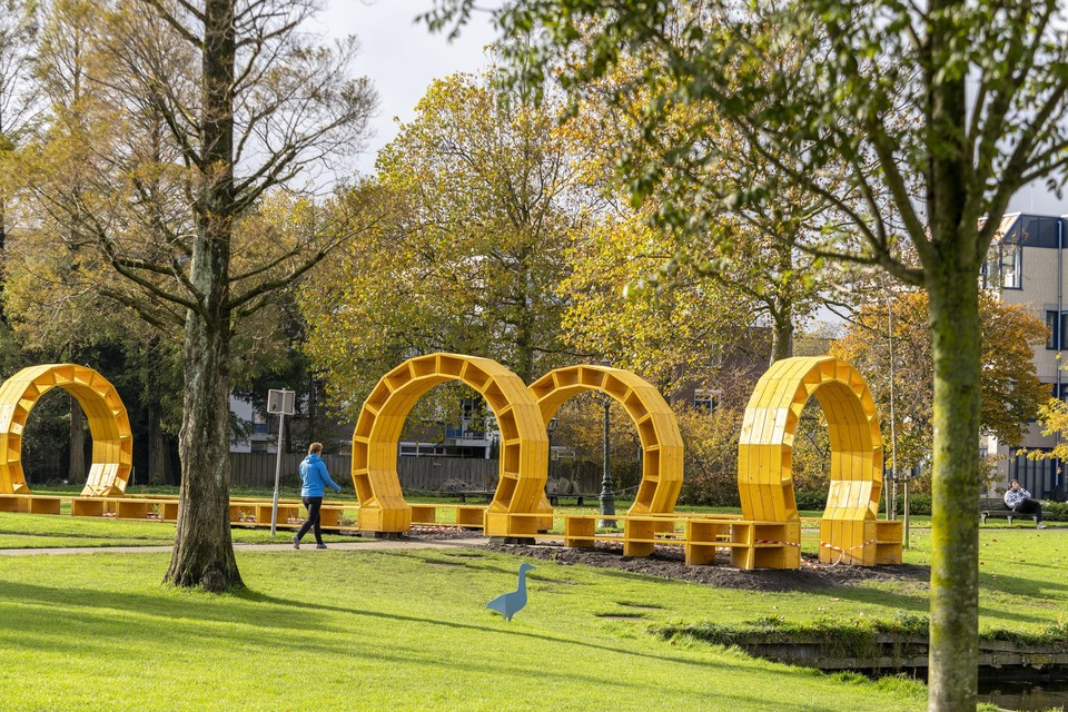 Het kunstwerk ’Tussentuin’ van het Rotterdamse collectief Observatorium staat in het Huigpark.