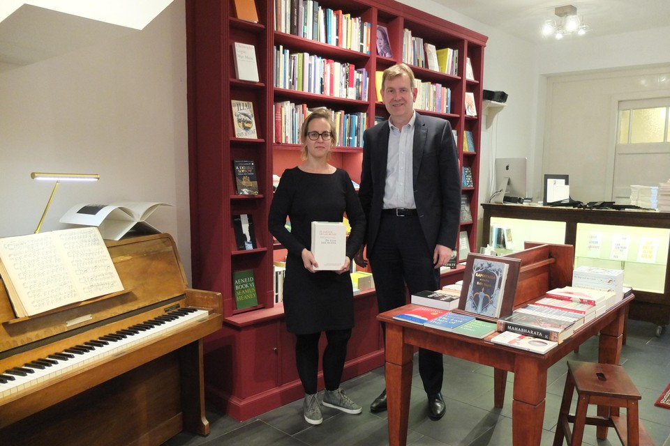 Anne ter Beek en Christiaan van Minnen in de nieuwe poëzieboekhandel.