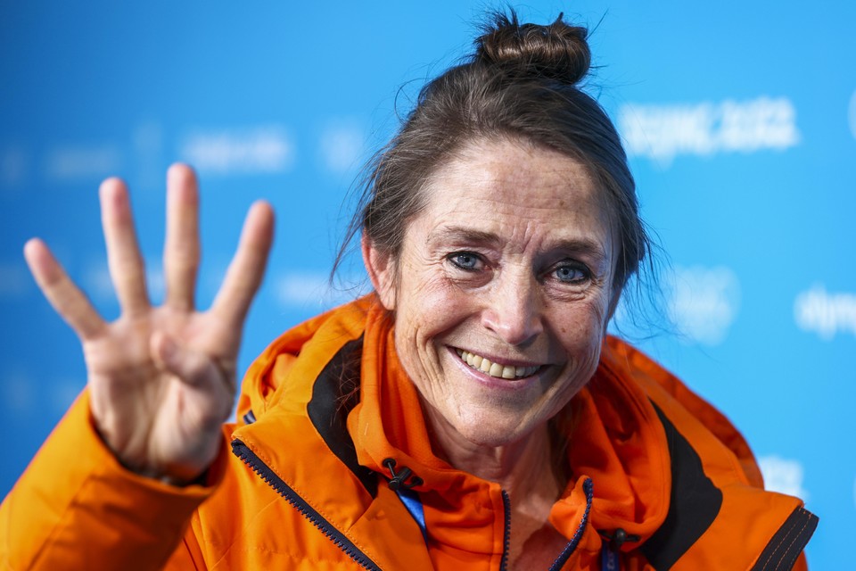 Oud-schaatsster Yvonne van Gennip reageert tijdens een persmoment op de prestaties van Irene Schouten.