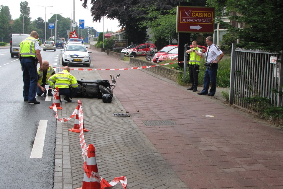 Automobilist rijdt door na ongeval Lisse, persoon gewond. Foto: VOLmedia