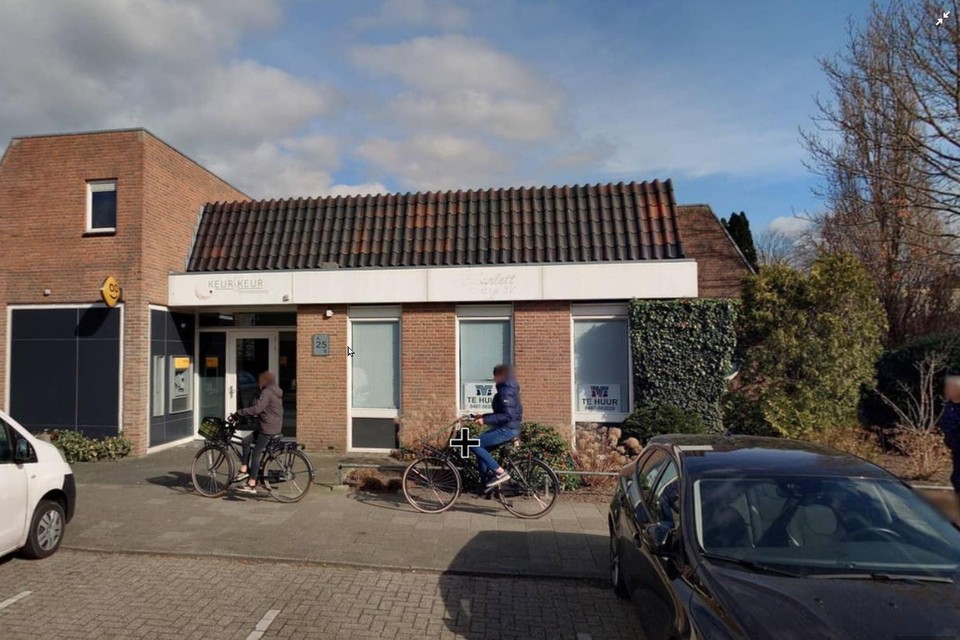 Op de plek van de Rabobank in Woubrugge komen acht appartementen.