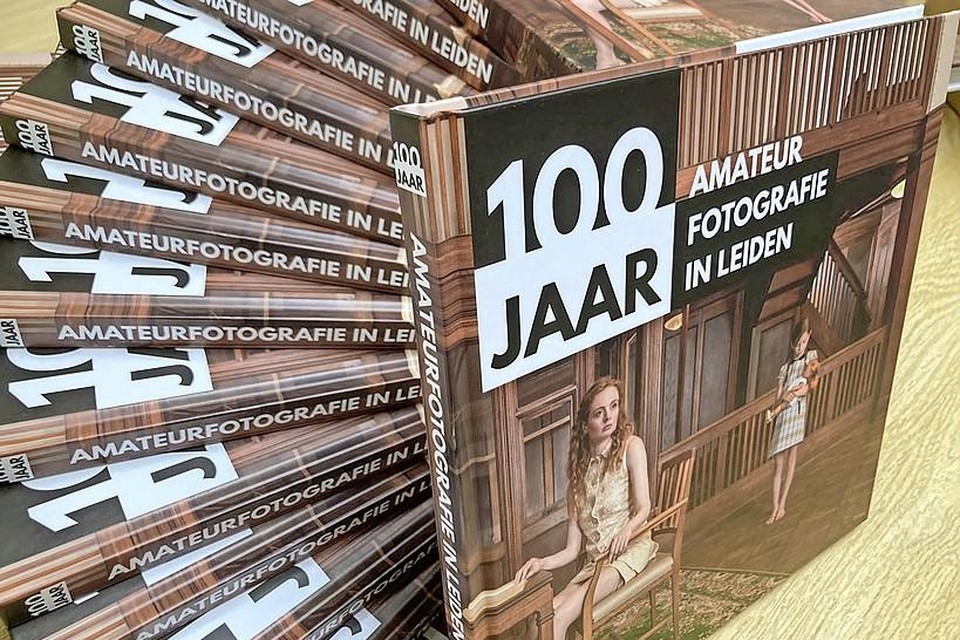 Het onlangs uitgegeven jubileumboek van de Leidse Amateur Fotografen Vereniging.