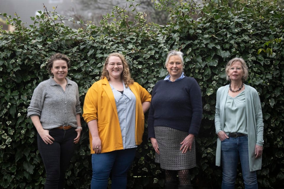 Mariëlle Epping, Lisa Dol, lijsttrekker Astrid Warmerdam en Trees Bijwaard (vlnr) zijn vier van de tien vrouwen van de politieke partij DOEN.