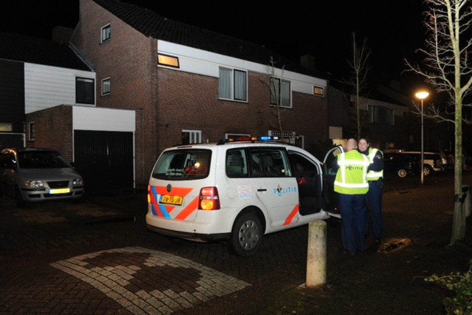 Politie zoekt daders woninginbraak Roelofarendsveen. Foto: Toon van der Poel