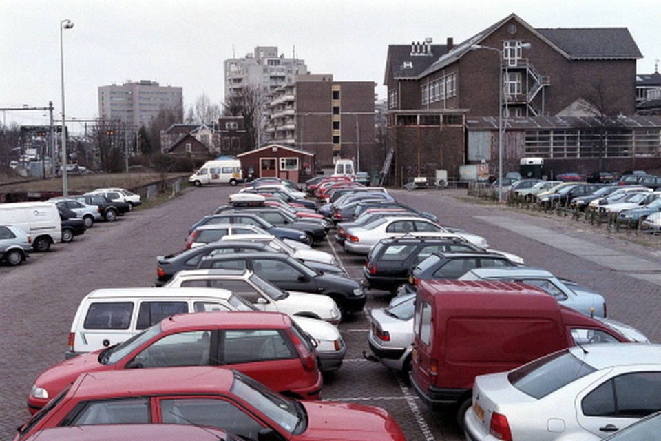 Het parkeerterrein aan de Haagweg in Leiden is aan een opknapbeurt toe / archieffoto HDC Media