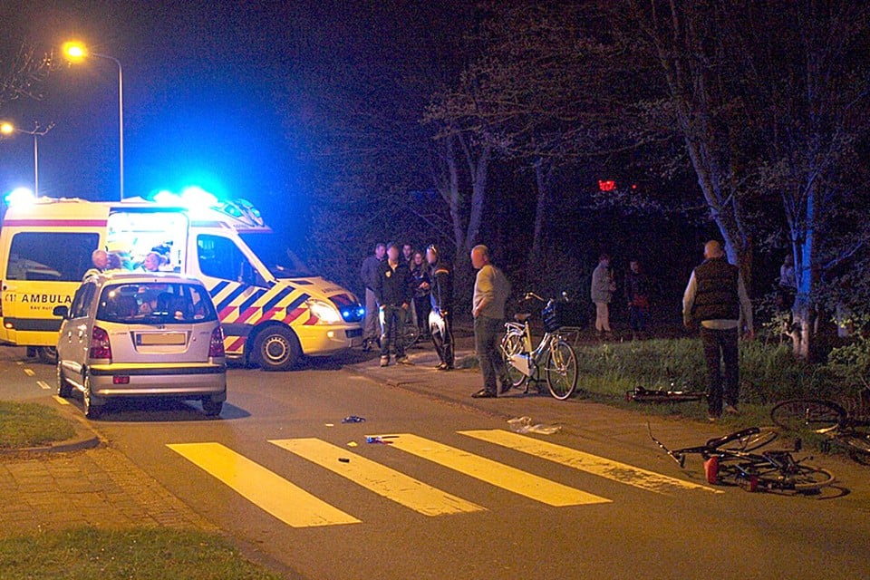 Gewonde bij verkeersongeval in Smaragdlaan Leiden. Foto VOLmedia