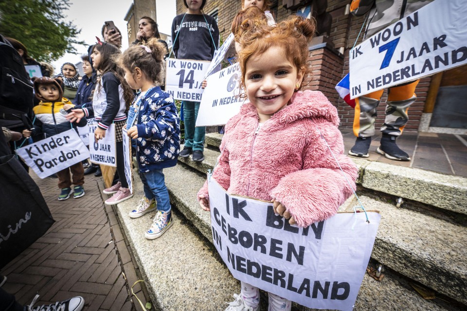 Bewoners van het Katwijkse asielzoekerscentrum demonstreerden twee jaar geleden bij het gemeentehuis voor een ruimer generaal pardon.