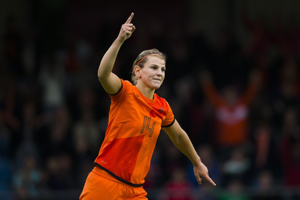 De Ridder nadat ze gescoord heeft voor het Nederlands Vrouwenelftal. Foto: VI Images/Laurens Lindhout