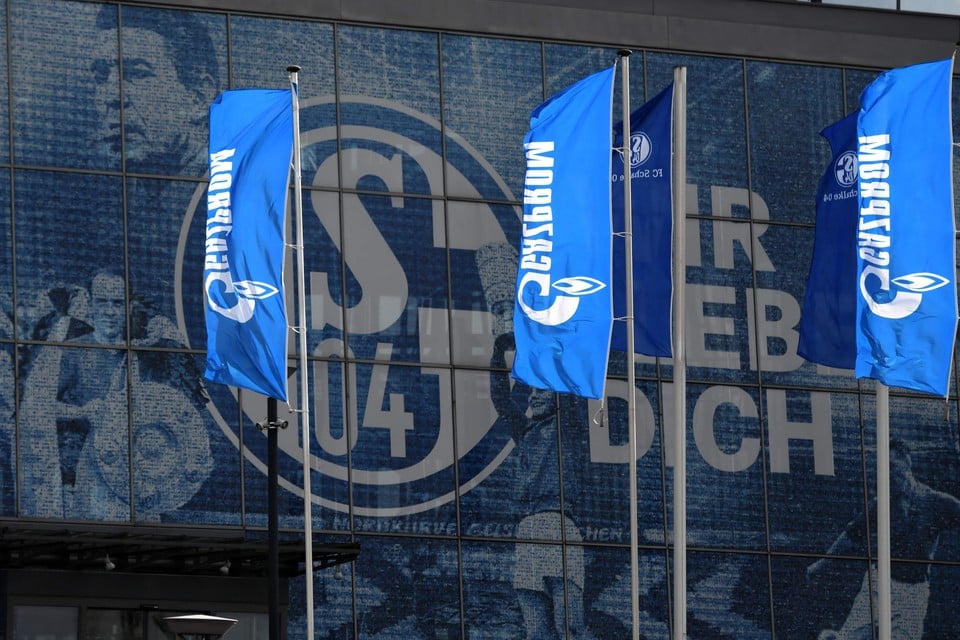Eerder deze week besloot de Duitse voetbalclub Schalke 04 om niet meer te spelen in shirts met het logo van sponsor Gazprom.
