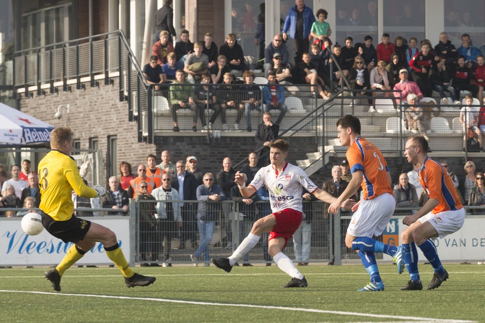 Tjeerd Westdijk schiet Noordwijk in de absolute slotfase naar de overwinning.