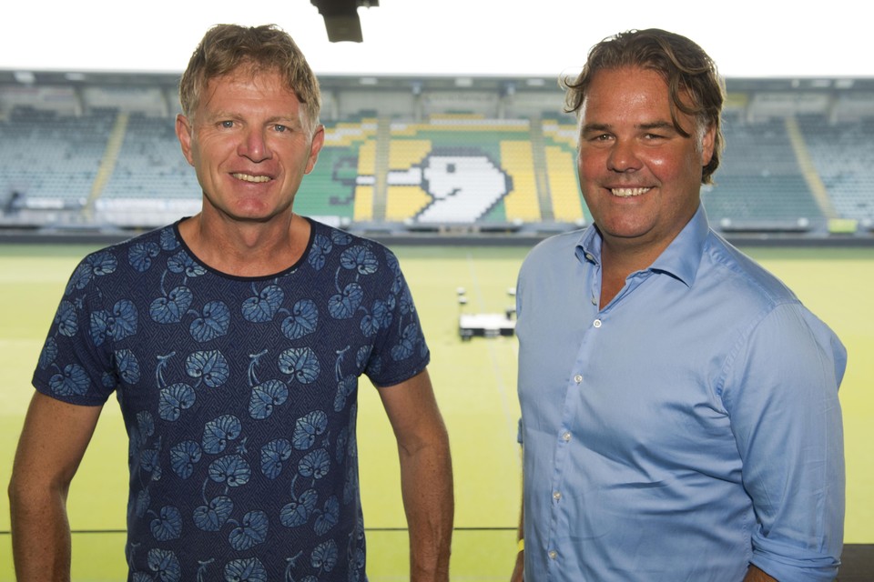 Trainer Fons Groenendijk en manager voetbalzaken Jeffrey van As van ADO Den Haag: ,,Het had faliekant mis kunnen gaan.’’