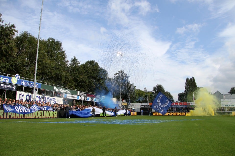 Een blauwe rookpot voorafgaand aan de derby bij Rijnsburgse Boys leverde Quick Boys een boete van tweeduizend euro op, maar het bestuur heeft die met succes aangevochten.