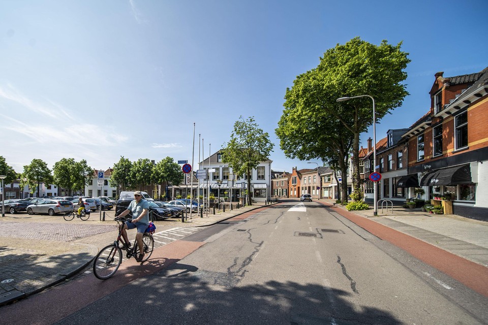 De Rijnstraat in Katwijk in de oude situatie, voor de werkzaamheden die nu in volle gang zijn.
