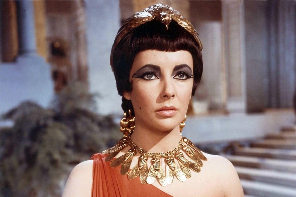 De Egyptische farao Cleopatra is stelselmatig witter afgebeeld dan ze waarschijnlijk was. De manier waarop actrice Elisabeth Taylor haar in 1963 uitbeeldde, was daarop geen uitzondering.
