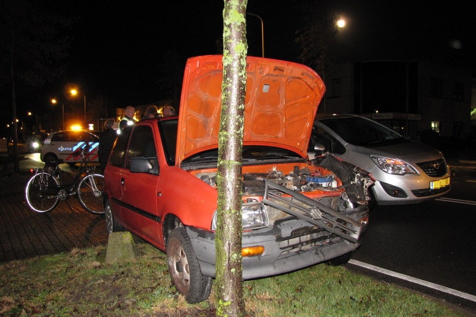 Veel schade na dubbel ongeval in Noordwijkerhout. Foto: VOLmedia