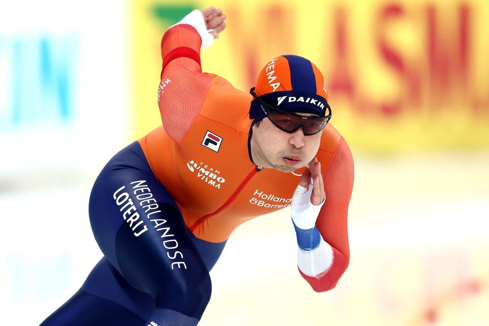 Kai Verbij in actie op de 500 meter tijdens de tweede dag van de WK sprint in het Vikingskipet stadion