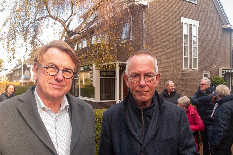 Albert Bremer (links) en Kees Visschedijk: ,,De nabestaanden van één slachtoffer wilde geen herdenkingssteentje. Dat respecteren we natuurlijk. ’’