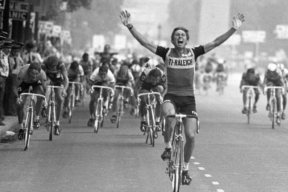 Gerben Karstens wint in 1976 op de Champs-Elysées in Parijs.