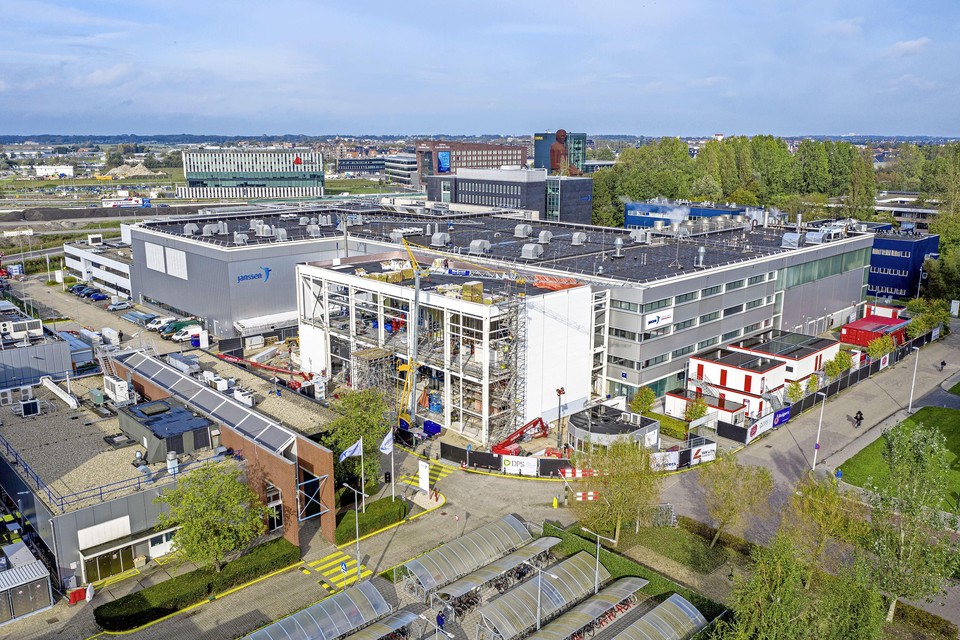Foto van oktober vorig jaar: de tweede fabriek van Janssen was nog in aanbouw.