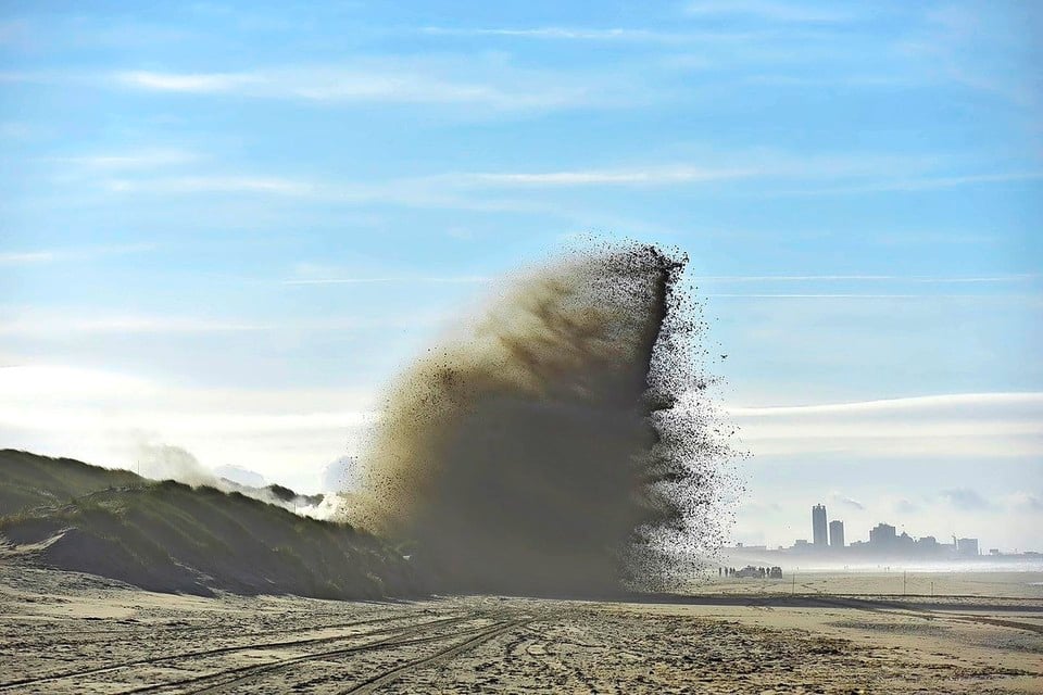 De Hazerswoudse 500-ponder werd vorig jaar op het strand tussen Wassenaar en Den Haag tot ontploffing gebracht.