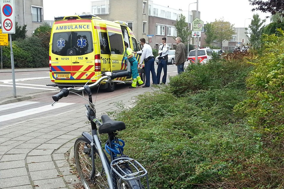 Fietser gewond na stuurmanoeuvre in Rijnsburg . Foto Volmedia