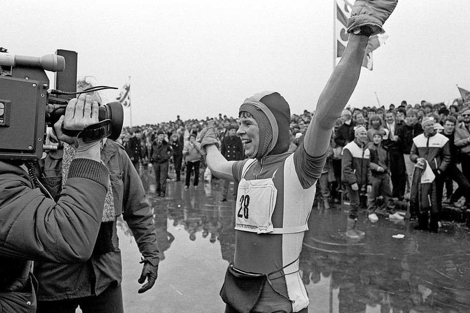 In 1985 werd de 13e Elfstedentocht gereden. Lenie van der Hoorn uit Ter Aar kwam als eerste vrouw binnen, drie kwartier na winnaar Evert van Benthem.