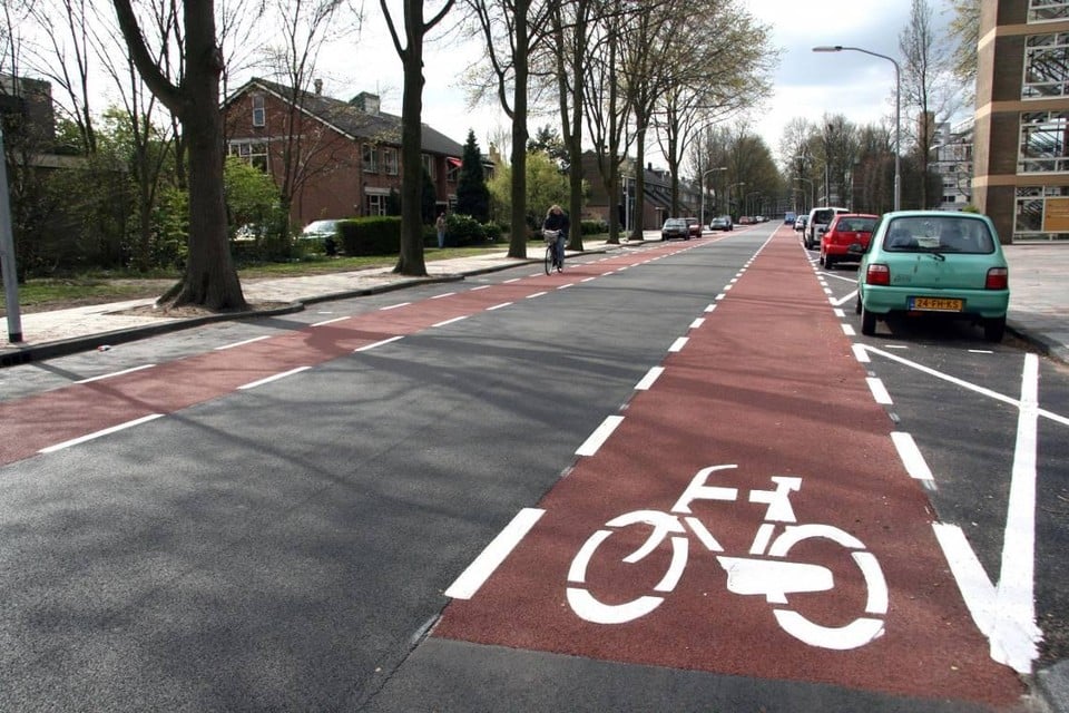 Zo zien CDA en Samen voor Kaag en Braassem een fietsstrook het liefst: van rood asfalt.