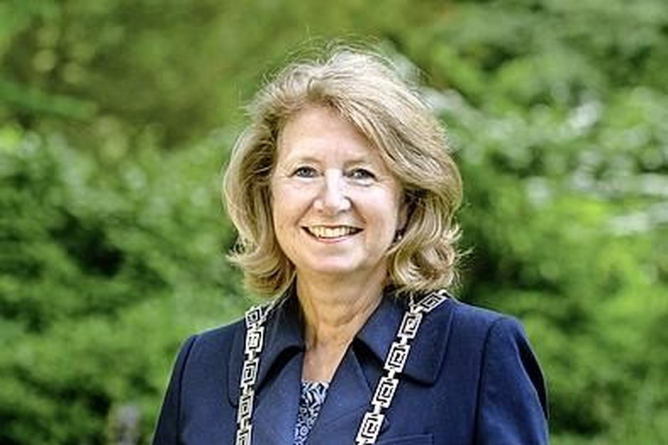 Pauline Bouvy neemt maandag tijdens een online raadsvergadering afscheid als burgemeester van Voorschoten.