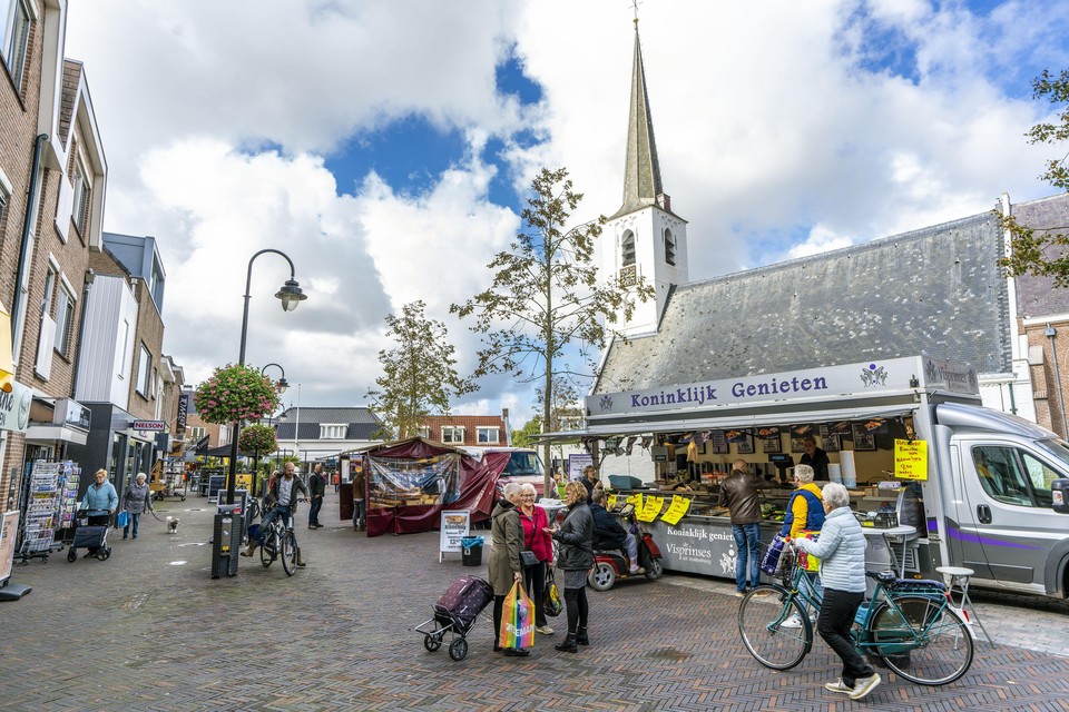 Het centrum van Noordwijkerhout waar ook een proef met de weekmarkt wordt gehouden om het gebied aantrekkelijker te maken voor bezoekers.