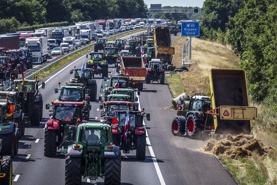 Geen kenteken te zien op de tractors die deze week werden ingezet bij een wilde blokkade op de A1.