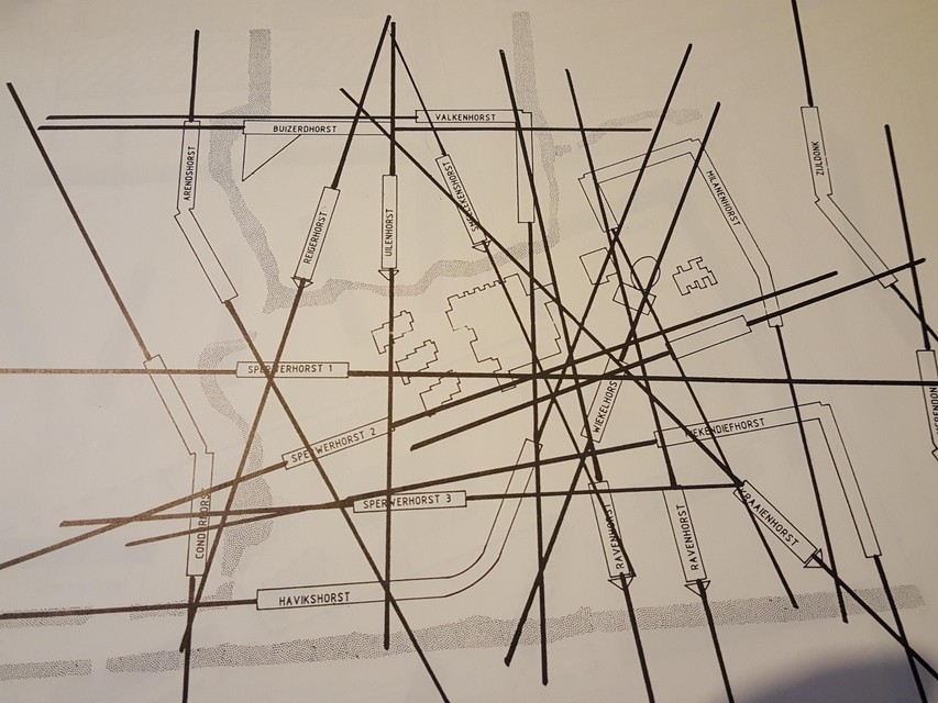 Een schets die Verheijen maakte van de Slaaghwijk. Veel lijnen komen uit bij de torenflat bij de Kopermolen.