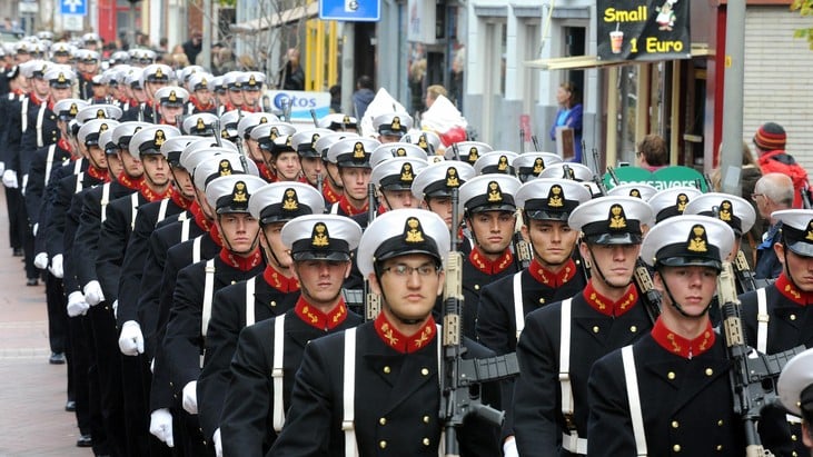 Marine voelt voor rol in Koningsbal - Leidschdagblad
