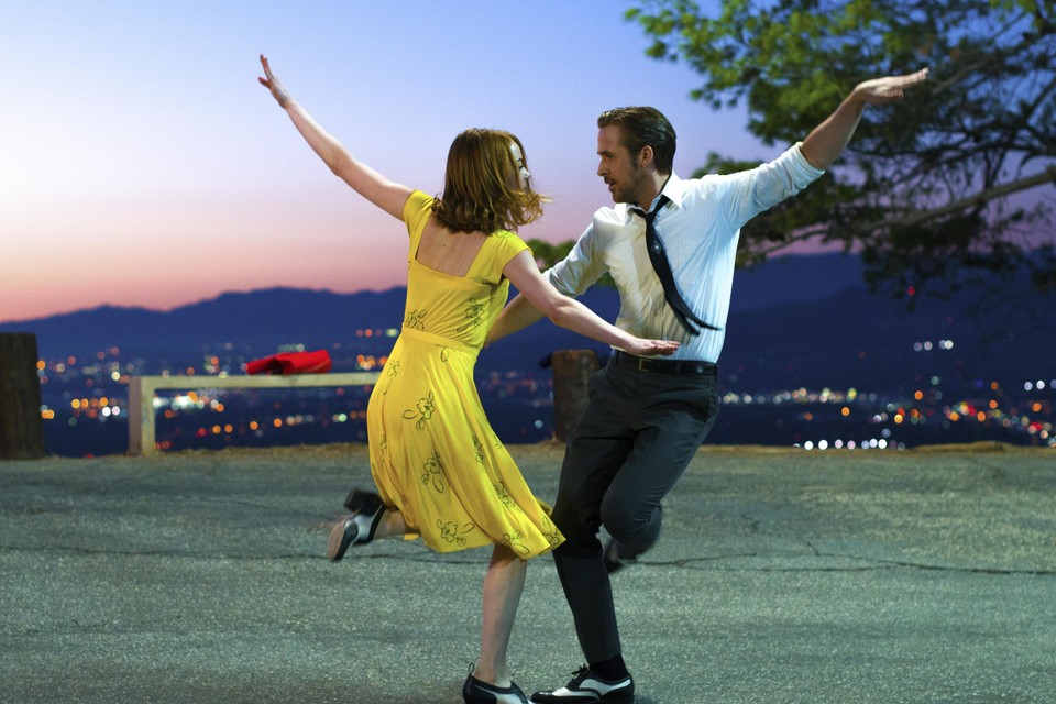 Emma Stone en Ryan Gosling in een scène uit de film ’La La Land’.