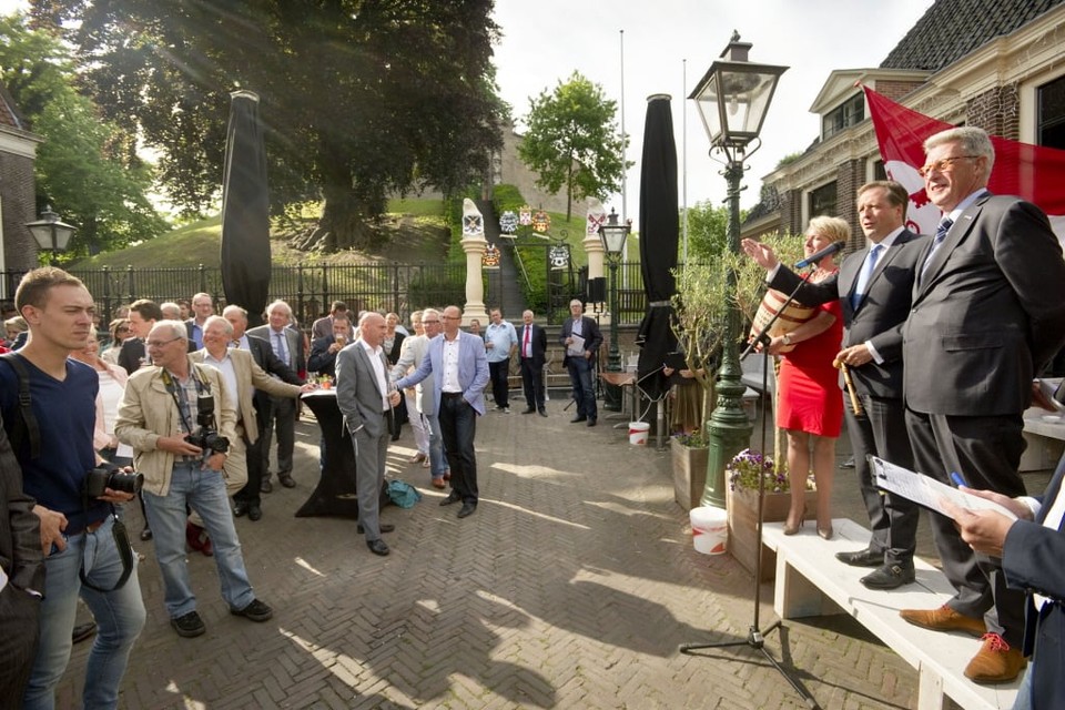 Alexander Pechtold beleeft in Leiden jaarlijks een politieke droom: ondernemers die zich dankbaar en met plezier extra geld uit de zak laten praten. Foto Taco van der Eb