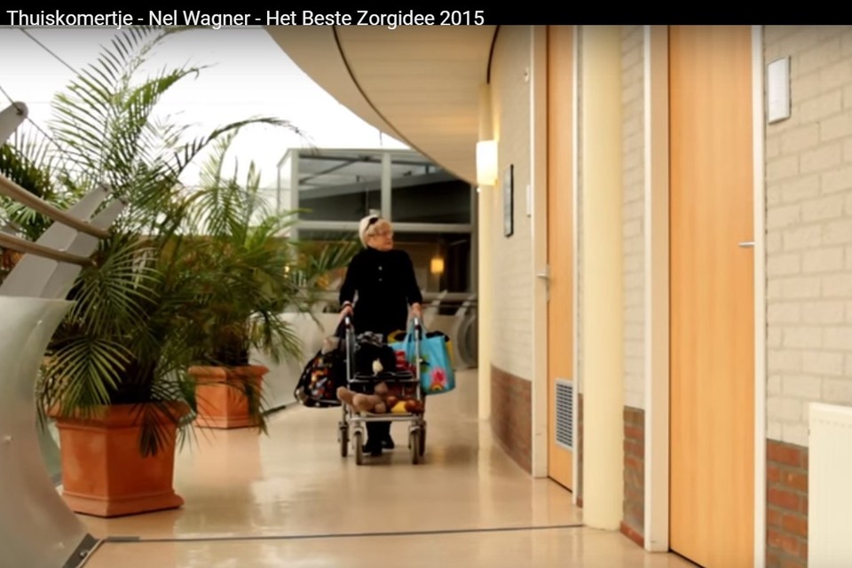 Mensen met dementie kunnen vaak hun eigen kamer in het verpleeghuis niet meer vinden. Het Thuiskomertje moet ze ermee helpen.