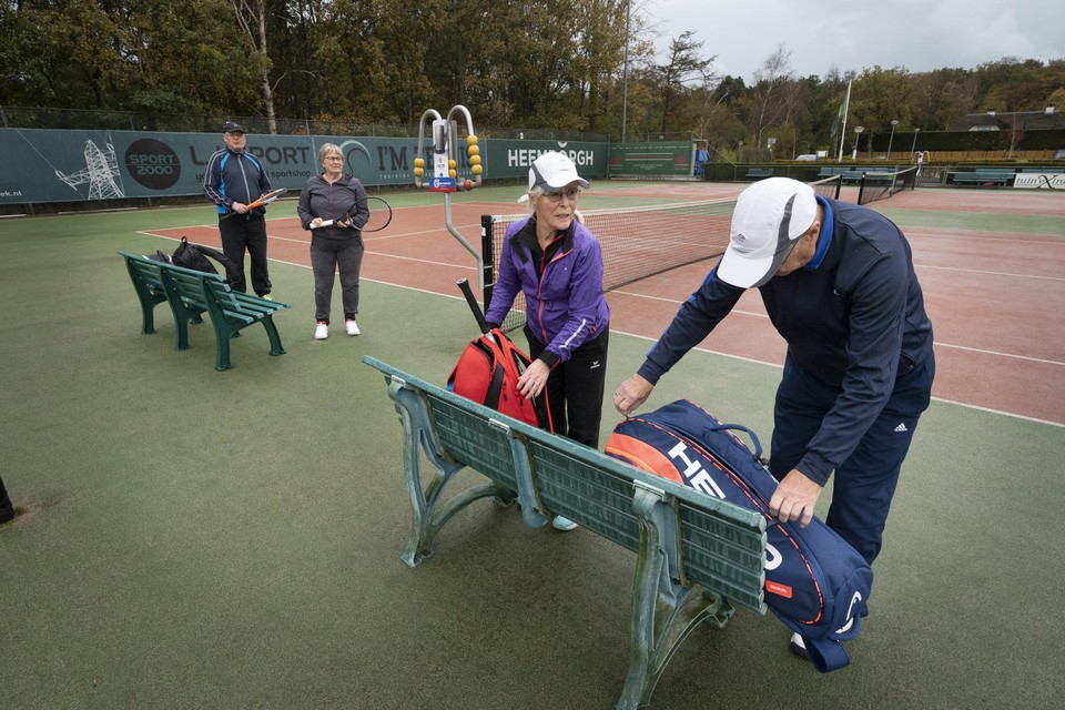Tennisvereniging Overbos in Warmond profiteert tot nu toe nog niet van de landelijke trend.