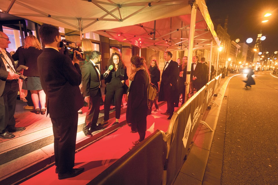 De rode loper bij de Stadsgehoorzaal bij de opening van het Leiden International Film Festival.