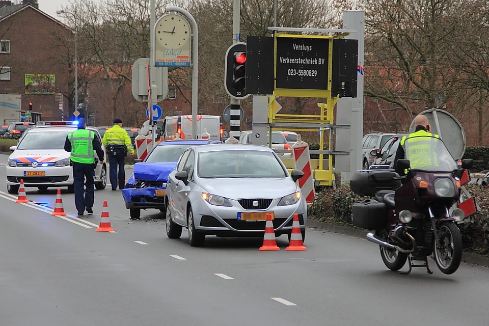 Motorrijder ernstig gewond in Alphen. Foto: VOLmedia