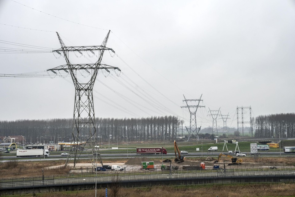 Oude elektriciteitsmasten in Leiderdorp en Hazerswoude-Rijndijk gaan komende weken weg.