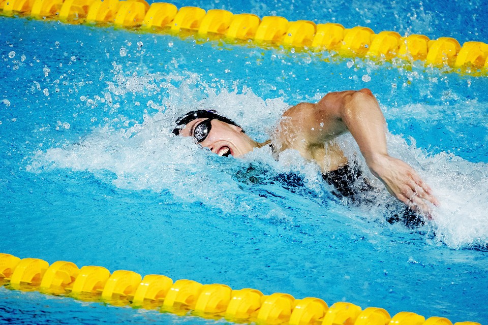Tamara van Vliet eerder deze maand in actie op de 50 meter vrije slag tijdens het EK zwemmen in Glasgow.
