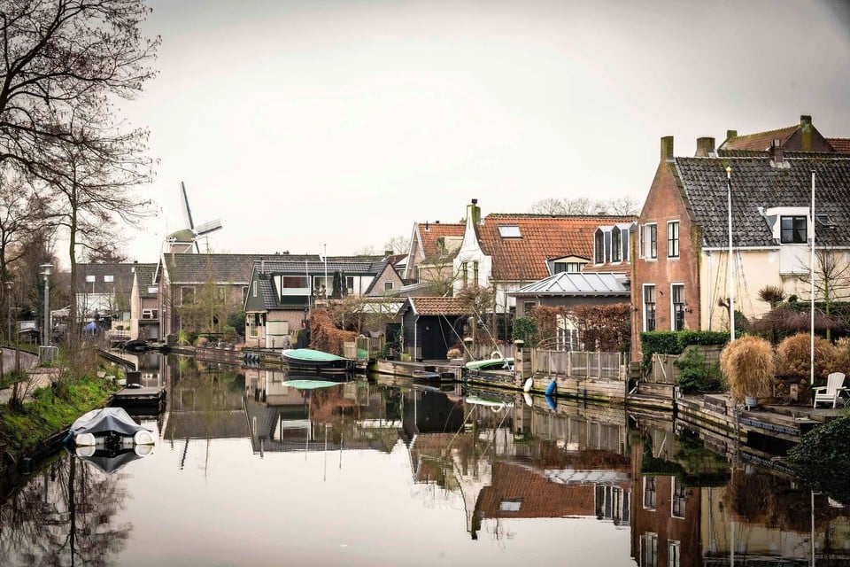 De Oude Rijn ter hoogte van Katwijk; de zoektocht naar aardwarmte in dit gebied ziet de gemeente niet zitten.