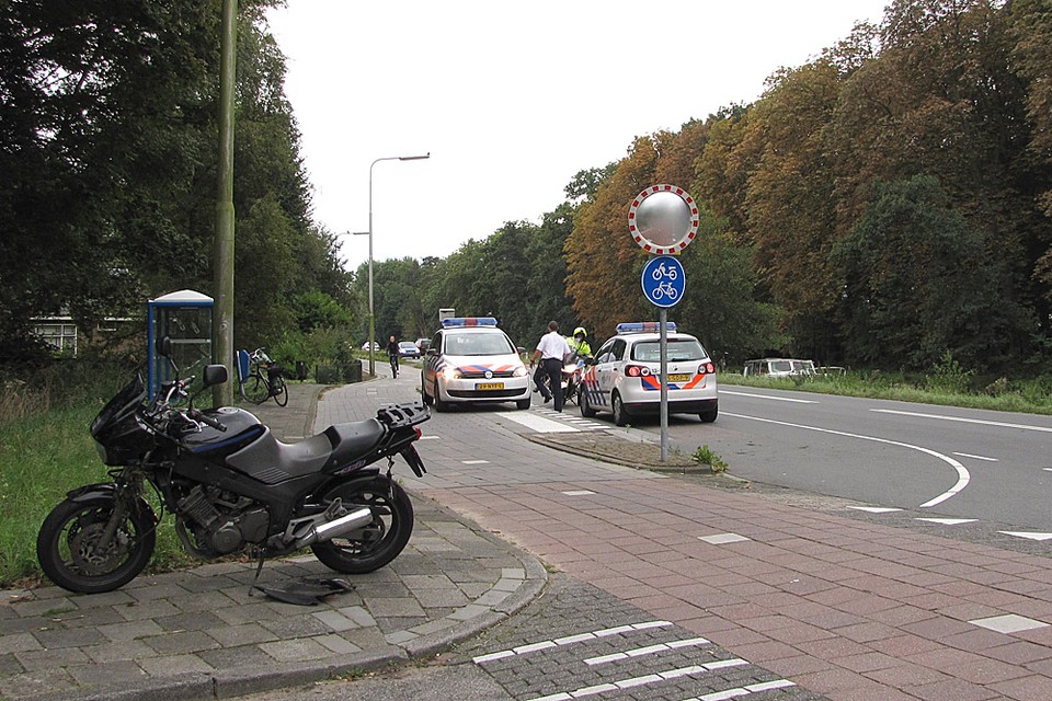 Motorrijder gewond bij ongeval Leidsevaart in Voorhout. Foto VOLmedia