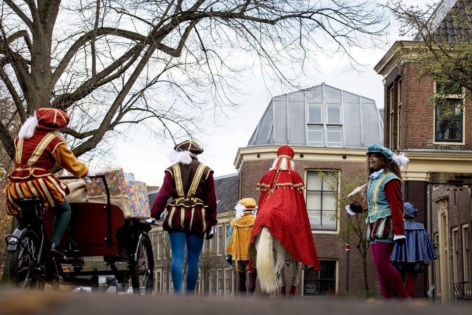 Rutte: ’Sinterklaas gaf het goede voorbeeld met een coronaproof intocht’.