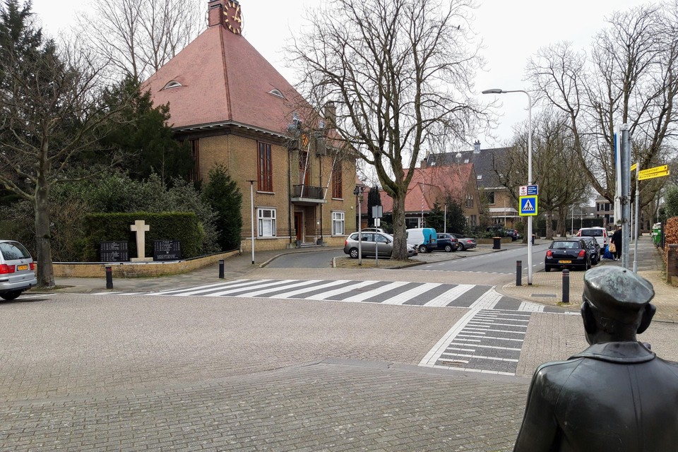 De kruising Wilhelminalaan-Hoofdstraat.