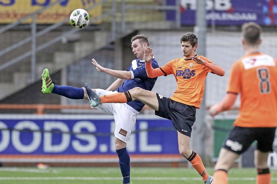Jong FC Volendam tegen Harkemase Boys: rechts Jordy Hilterman.