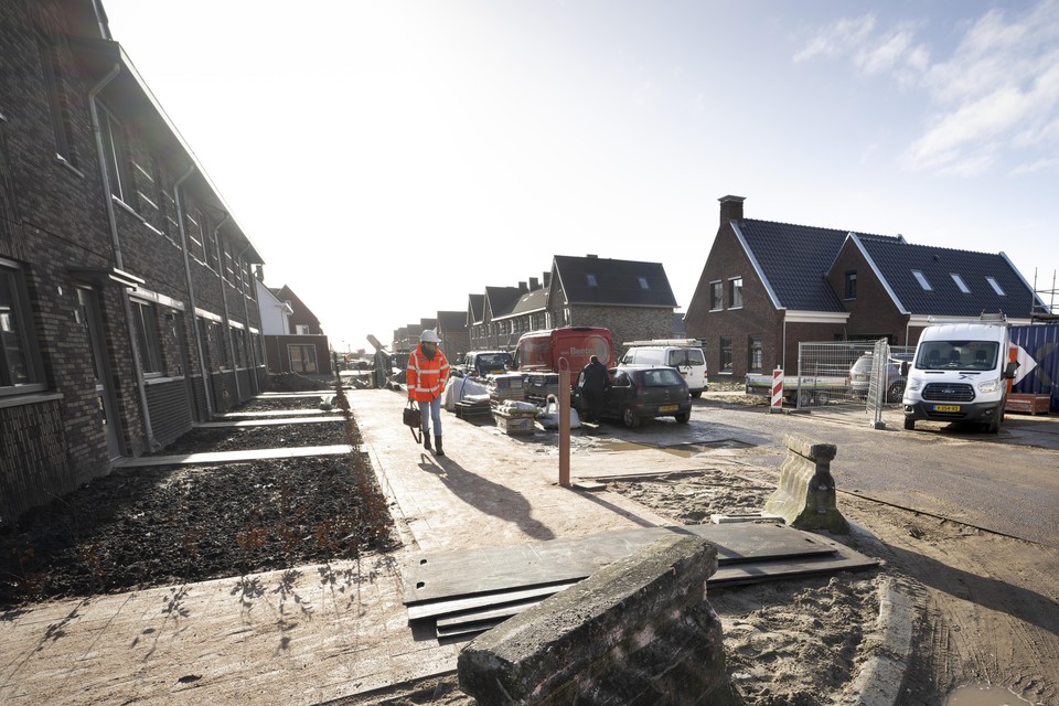 De oplevering van woningen in de Veense wijk De Poelen gaat nu snel.