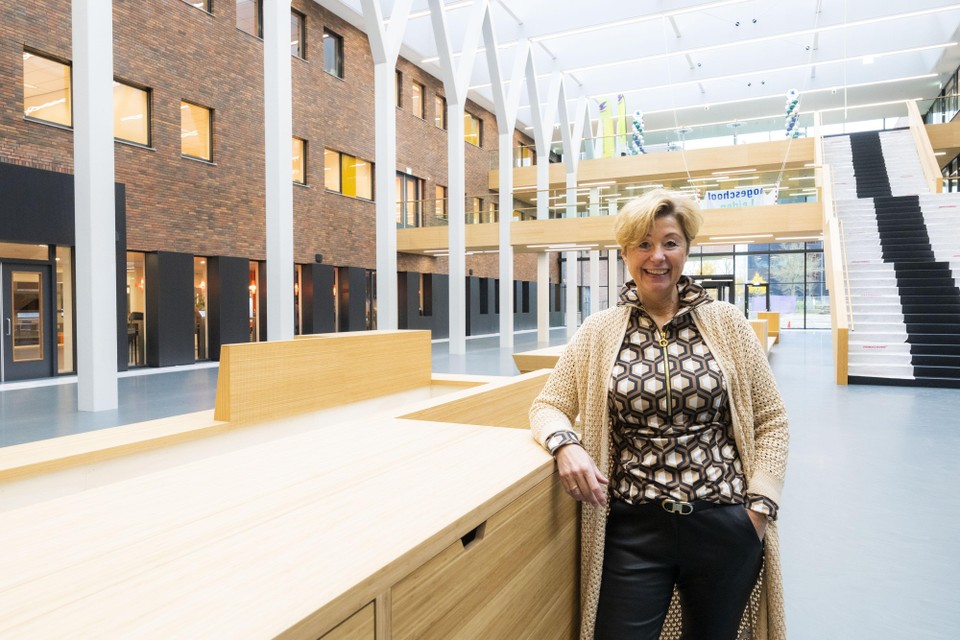 Directeur facilitaire zaken Franziska Brouwer is tevreden over de nieuwbouw.