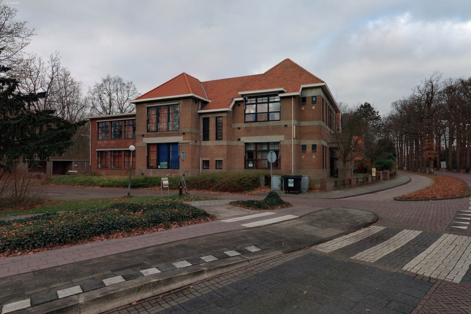 De oude Julianaschool aan de Endegeesterstraatweg wordt mogelijk gesloopt.
