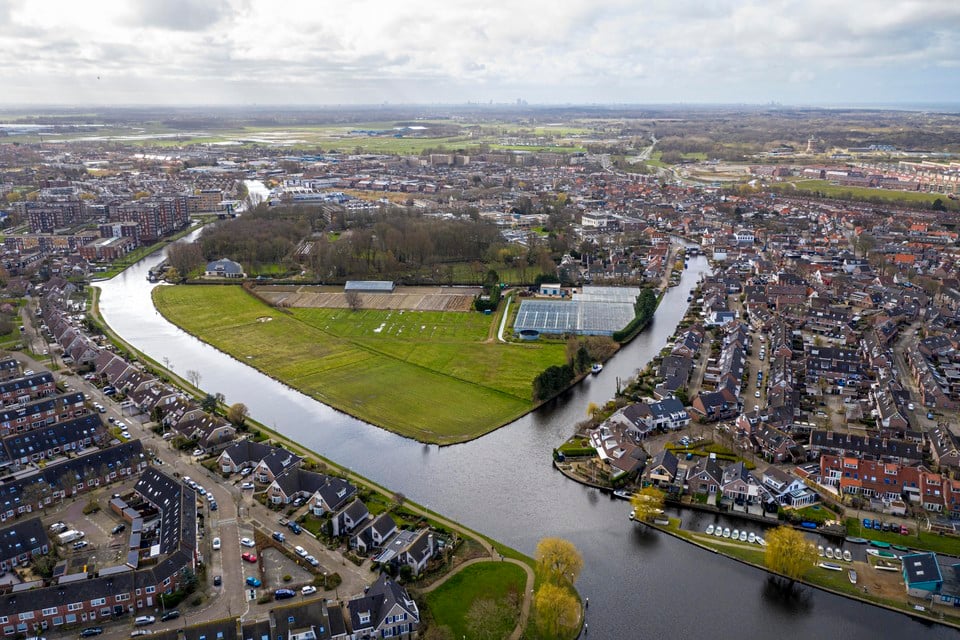 De groene Kwakelwei in Katwijk aan den Rijn krijgt bijna een verdubbeling van de hoeveelheid kassen.